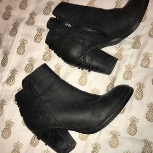 Streve Madden Black Heeled Booties!